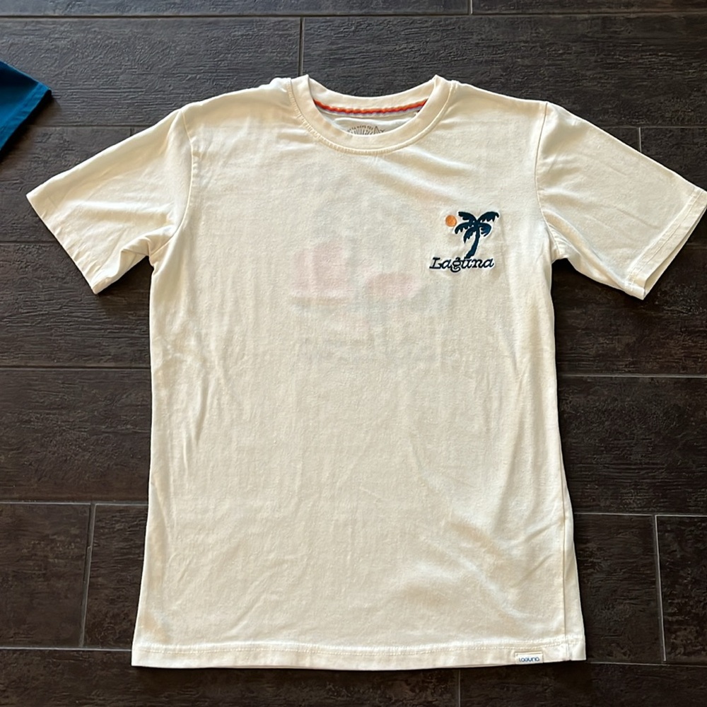 ๐ Two Laguna tees ๐ - tropical theme menโs size small - great condition - Picture 4 of 10